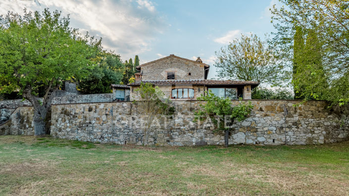 Image No.11-9 Bed Country House for sale