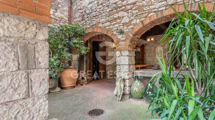 Image No.13-9 Bed Country House for sale