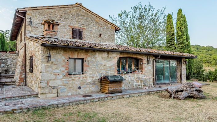 Image No.17-9 Bed Country House for sale
