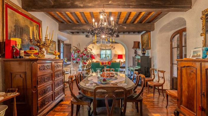 Image No.2-9 Bed Country House for sale