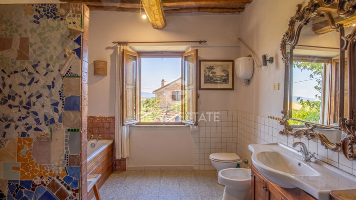 Image No.27-6 Bed Country House for sale