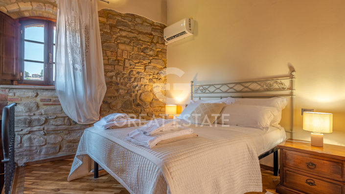 Image No.43-2 Bed Country House for sale