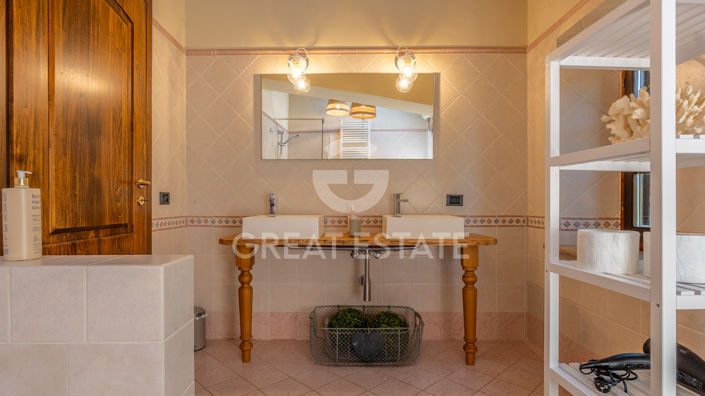 Image No.45-2 Bed Country House for sale