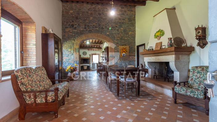 Image No.2-Maison de campagne de 8 chambres à vendre à Castèl Giorgio