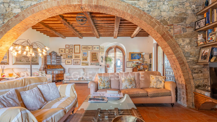 Image No.20-6 Bed Country House for sale