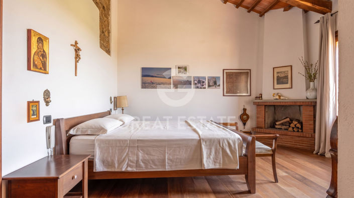 Image No.31-6 Bed Country House for sale