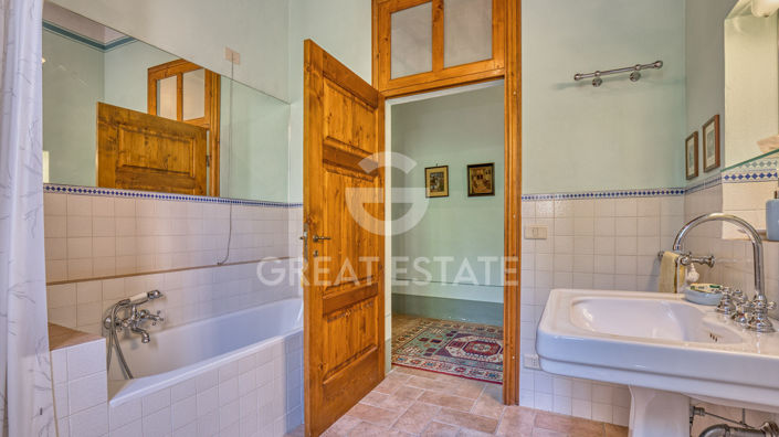 Image No.25-8 Bed Country House for sale