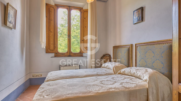 Image No.33-8 Bed Country House for sale