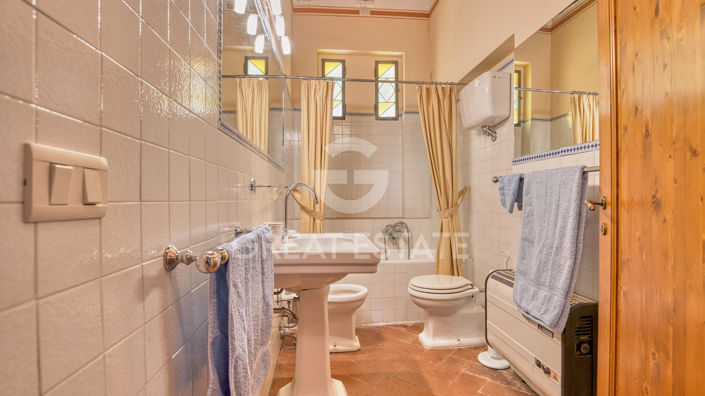 Image No.39-8 Bed Country House for sale