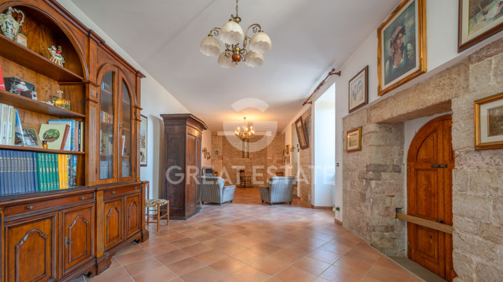 Image No.17-4 Bed Property for sale