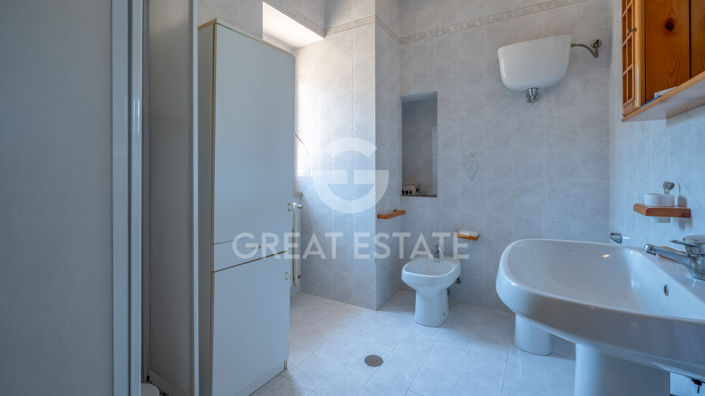 Image No.24-4 Bed Property for sale