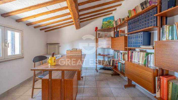 Image No.27-4 Bed Property for sale
