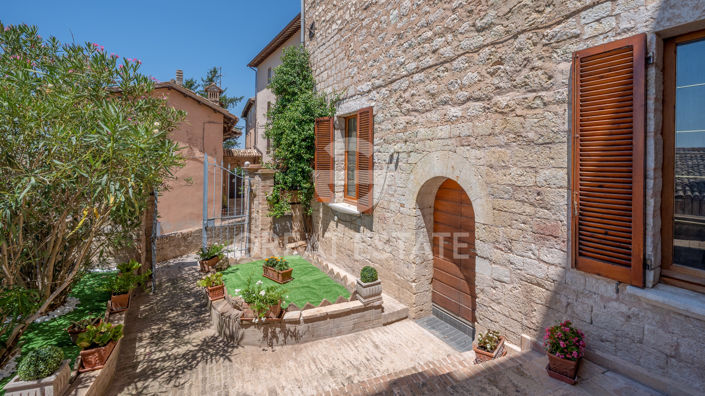 Image No.8-4 Bed Property for sale