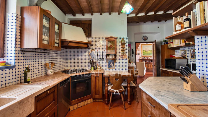 Image No.16-7 Bed Country House for sale