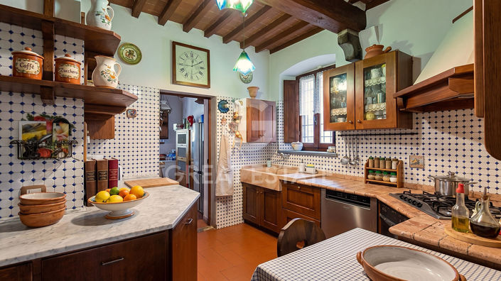 Image No.17-7 Bed Country House for sale