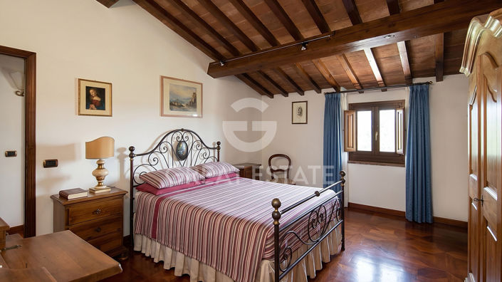 Image No.20-7 Bed Country House for sale