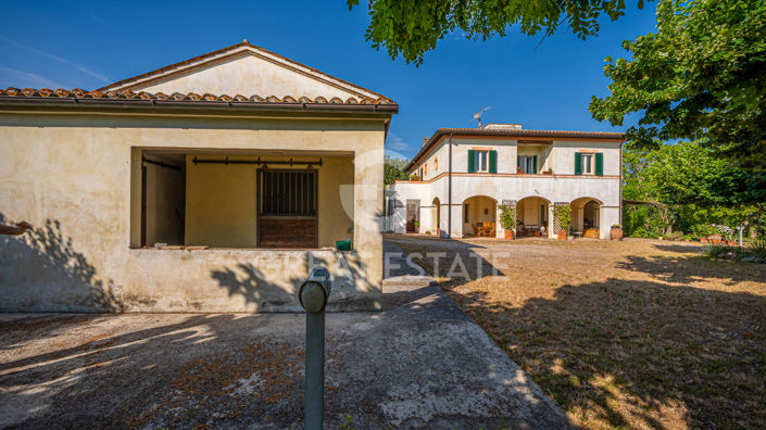 Image No.4-Villa de 4 chambres à vendre à Foligno