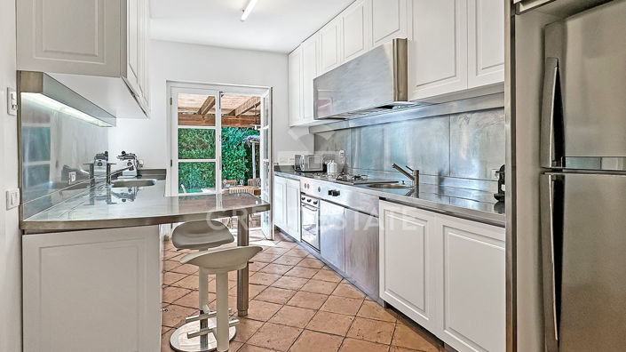 Image No.20-6 Bed Country House for sale