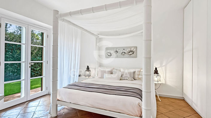 Image No.23-6 Bed Country House for sale