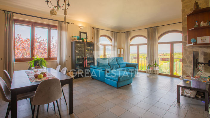 Image No.17-3 Bed Country House for sale