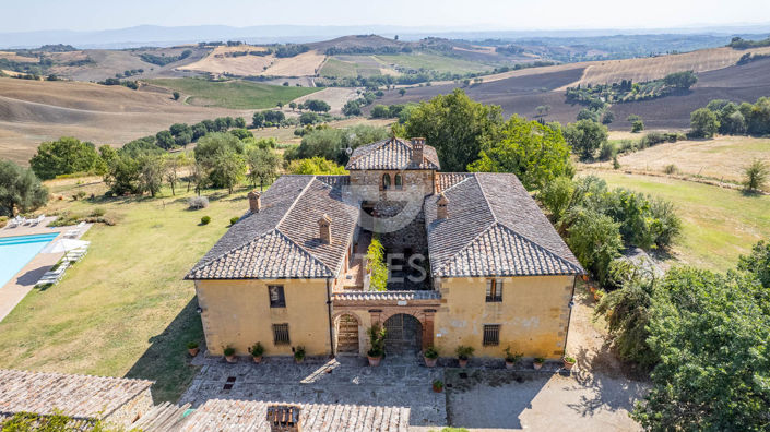 Image No.11-Maison de campagne de 8 chambres à vendre à Torrita di Siena