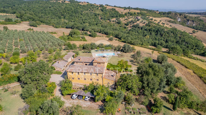 Image No.20-Maison de campagne de 8 chambres à vendre à Torrita di Siena