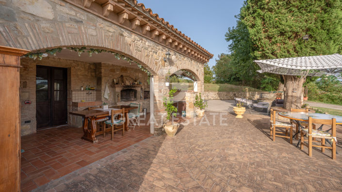Image No.17-9 Bed Country House for sale