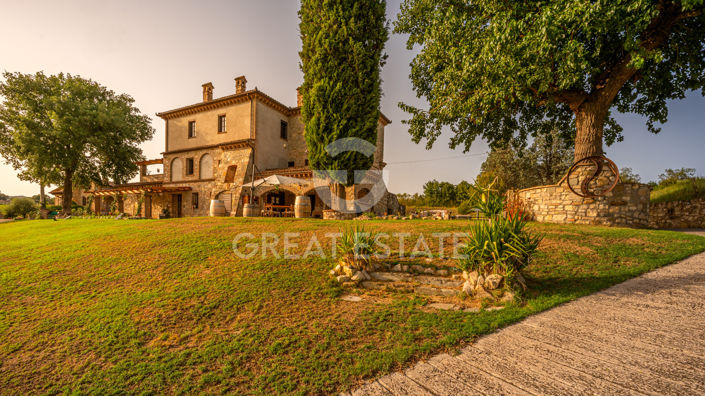 Image No.18-9 Bed Country House for sale
