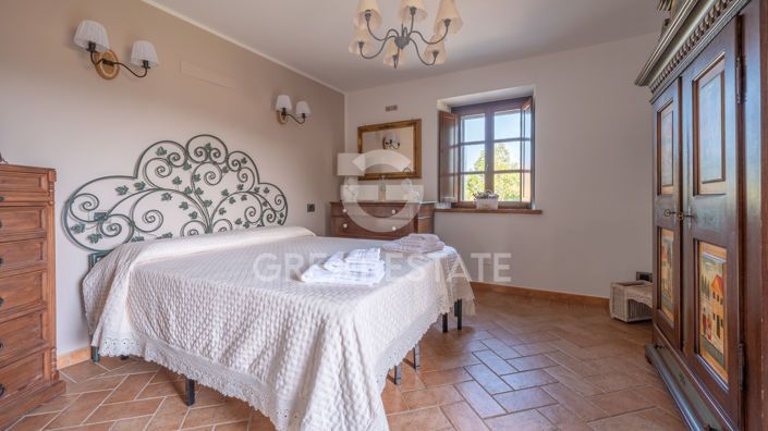 Image No.44-9 Bed Country House for sale