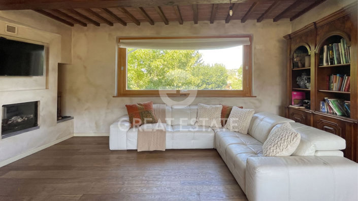 Image No.2-Maison de campagne de 5 chambres à vendre à Arezzo