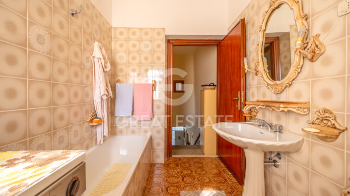 Image No.24-3 Bed Country House for sale