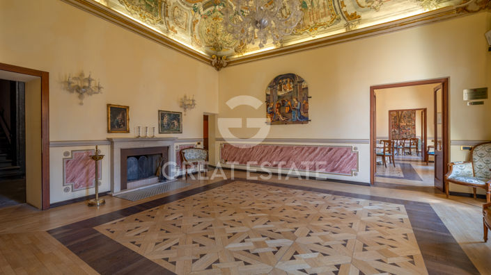 Image No.20-5 Bed Townhouse for sale