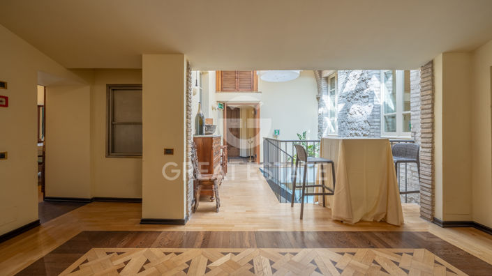 Image No.28-5 Bed Townhouse for sale
