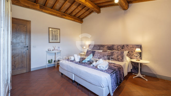 Image No.40-4 Bed Country House for sale
