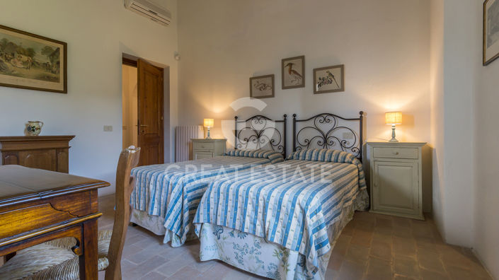 Image No.30-7 Bed Country House for sale