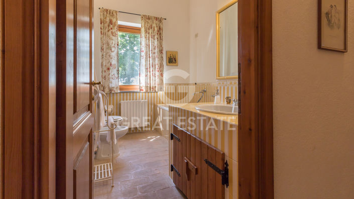 Image No.35-7 Bed Country House for sale