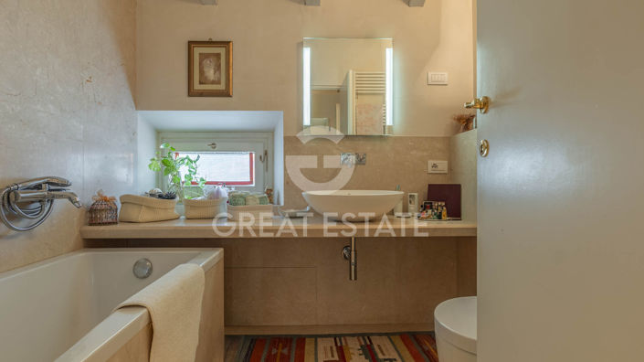 Image No.33-5 Bed Country House for sale