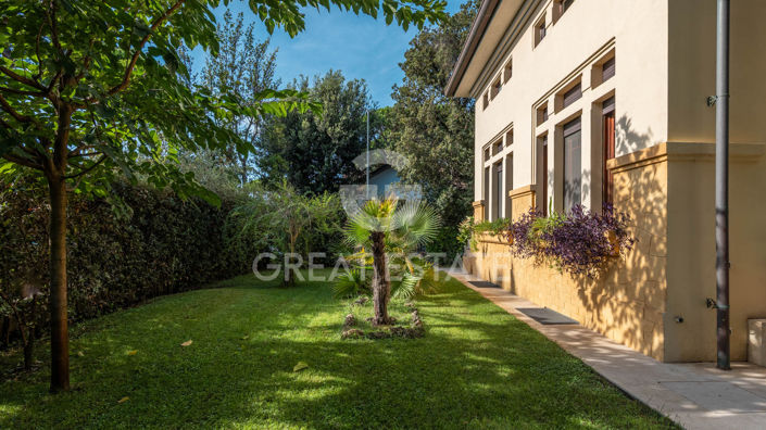Image No.8-5 Bed Country House for sale