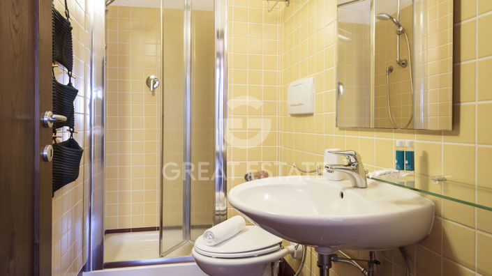 Image No.21-9 Bed Country House for sale