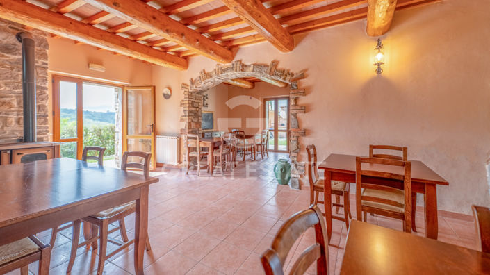 Image No.2-Maison de campagne de 13 chambres à vendre à Gubbio