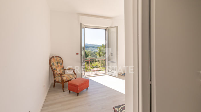 Image No.11-4 Bed Country House for sale