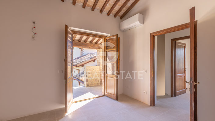 Image No.26-6 Bed Country House for sale