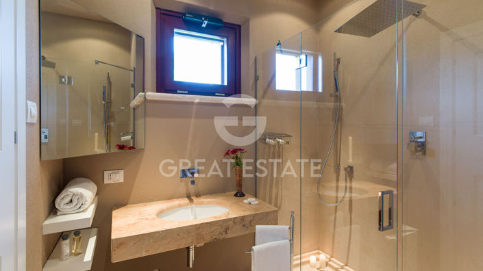 Image No.23-6 Bed Country House for sale