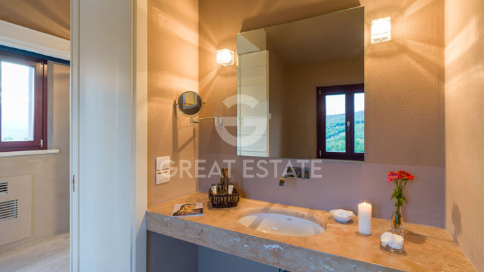 Image No.31-6 Bed Country House for sale