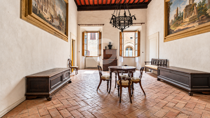 Image No.18-10 Bed Apartment for sale