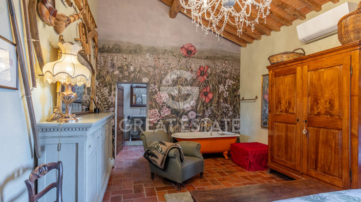 Image No.27-5 Bed Country House for sale