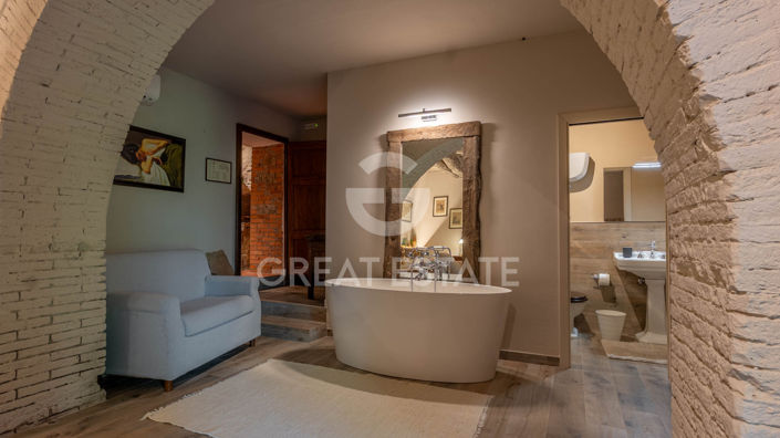 Image No.38-5 Bed Country House for sale
