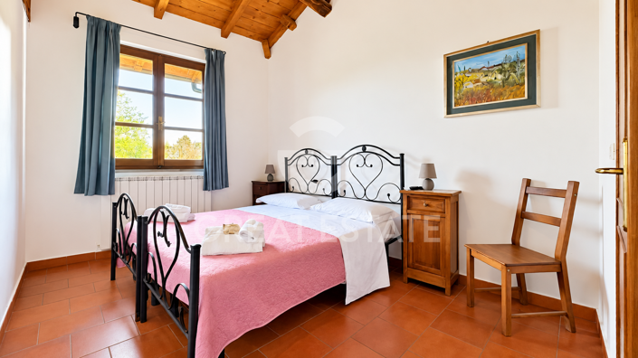 Image No.18-6 Bed Farmhouse for sale