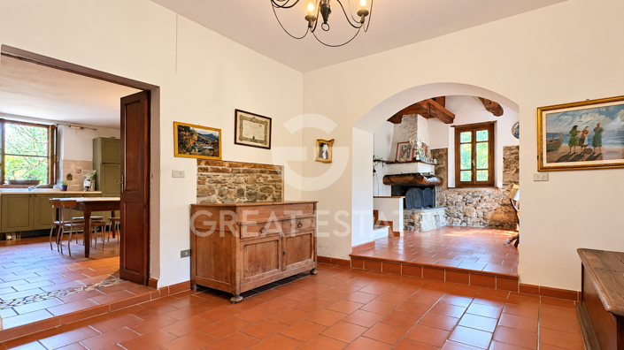 Image No.19-6 Bed Farmhouse for sale