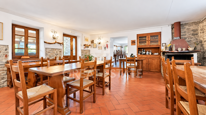 Image No.20-6 Bed Farmhouse for sale